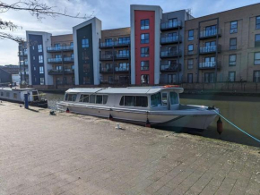 New Horizon - A beautiful boat very conveniently located in Chelmsford City